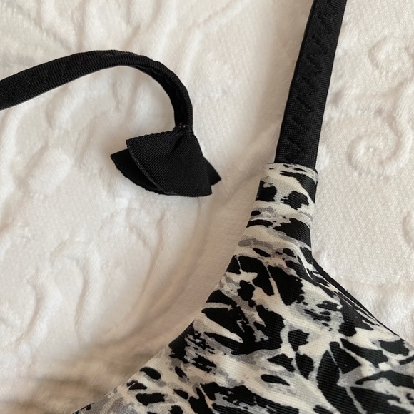 ❌❌SOLD❌❌Lululemon Tidal Flow Net Swim Top Size 6 - Picture 8 of 10